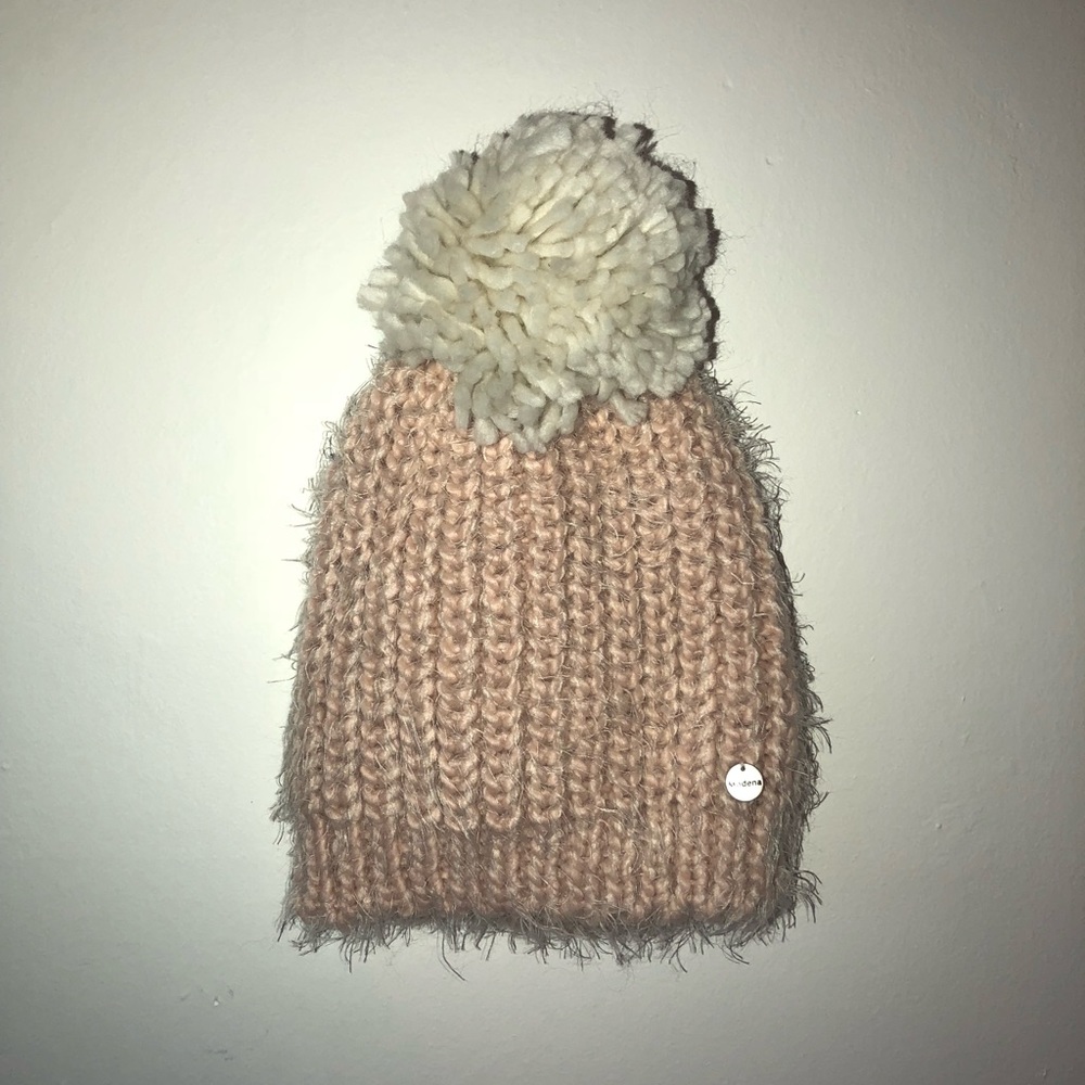 Pom pom warm soft hat
